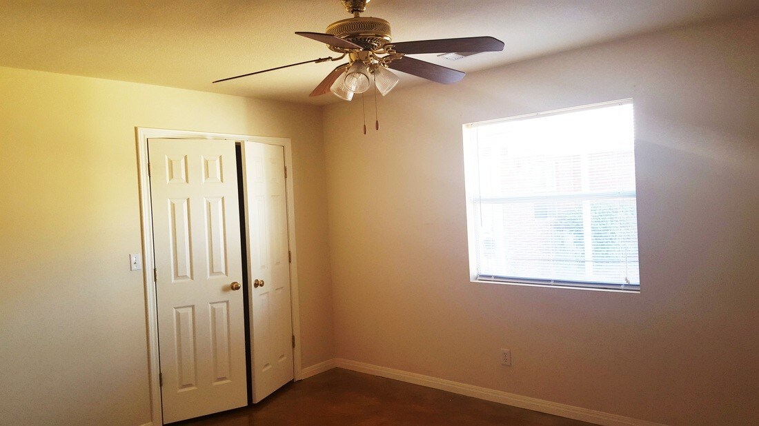 Building Photo - 2249 Ridgeview Dr