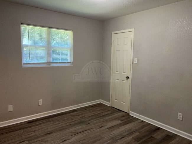 Building Photo - 1708 Goode Dr