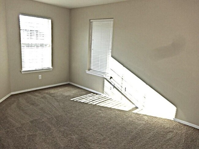 Building Photo - 4807 Chase Ct Dr