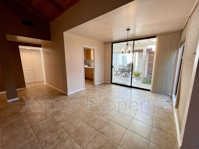 Building Photo - 2353 E Miramonte Cir