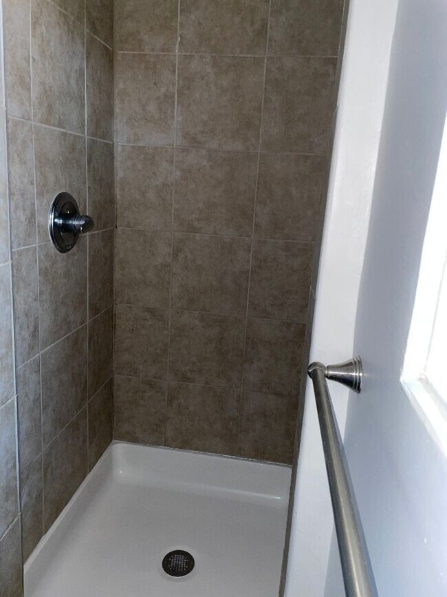 Building Photo - 540 S Mountain View Dr