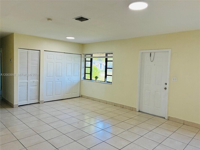 Building Photo - 275 NW 190th St