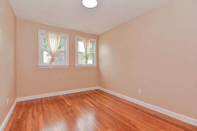 Building Photo - 4 Edgemont Ave