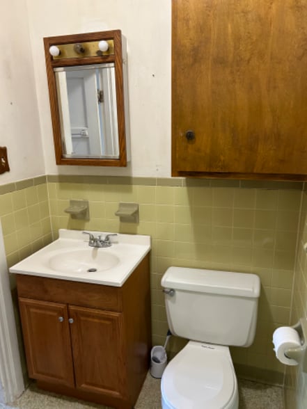 Building Photo - 713 Chestnut Ave