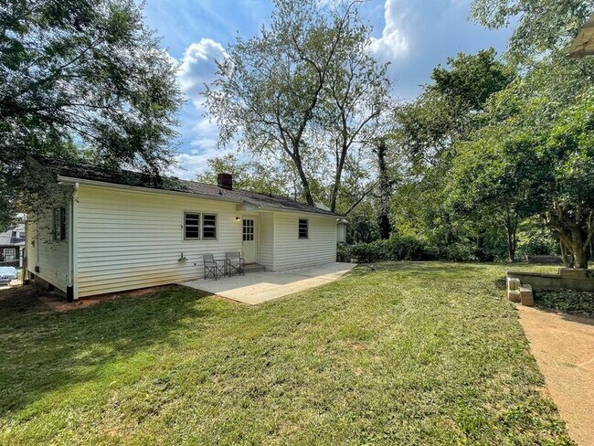 Building Photo - 58 Longview Rd