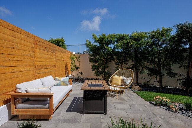 Building Photo - 623 Colima St