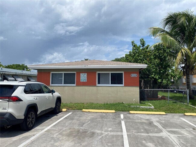 Building Photo - 2215 Adams St