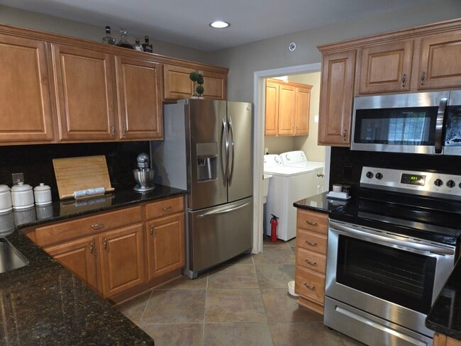 Building Photo - 6725 Boulder Pointe Dr