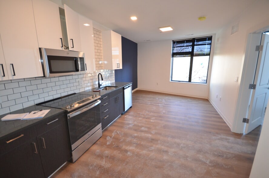 Primary Photo - 111 Brighton Ave