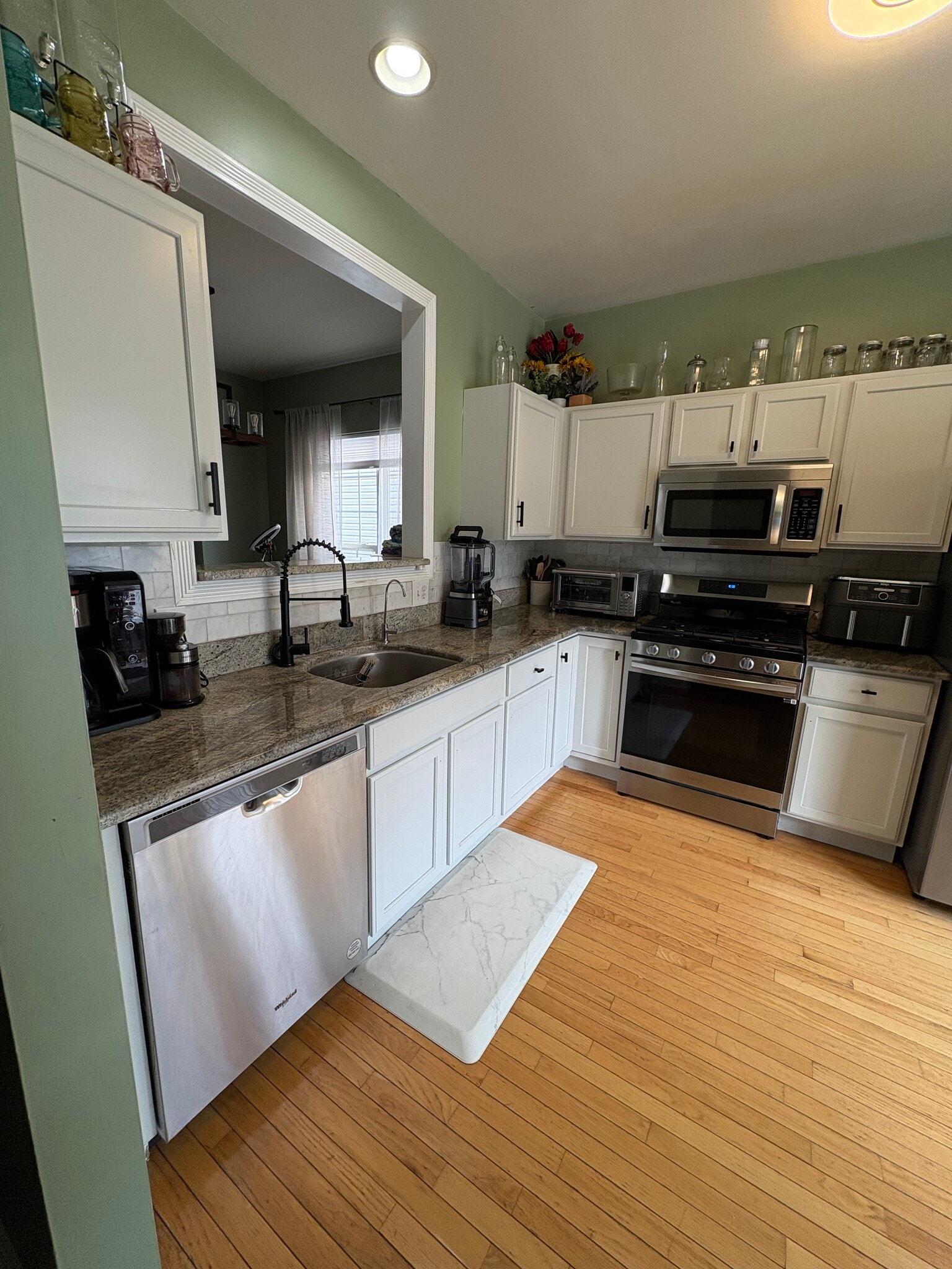 Kitchen - 13 Glennwood Dr