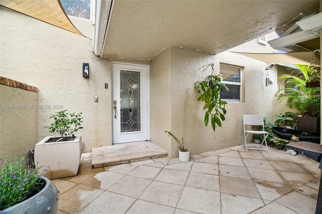 Building Photo - 505 Maplewood Dr