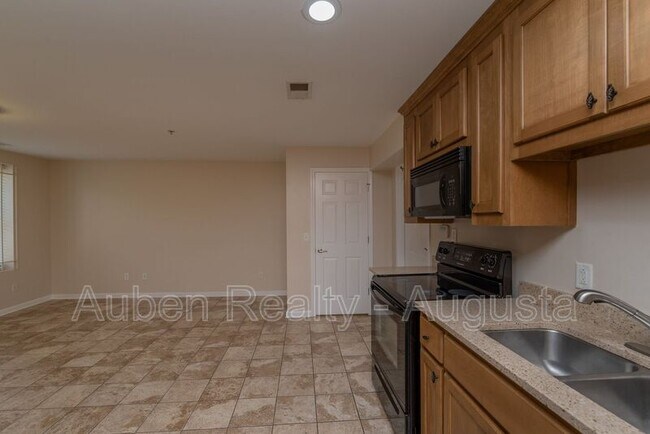 Building Photo - 913 Walker St
