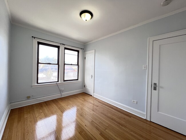 Building Photo - 6424 S Talman Ave