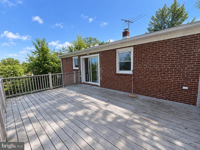 Building Photo - 6797 Lawnton St