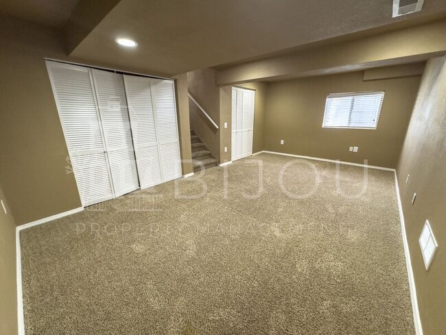 Building Photo - 850 Marshall Dr