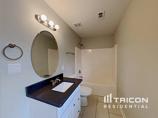 Building Photo - 807 Sinclair Dr