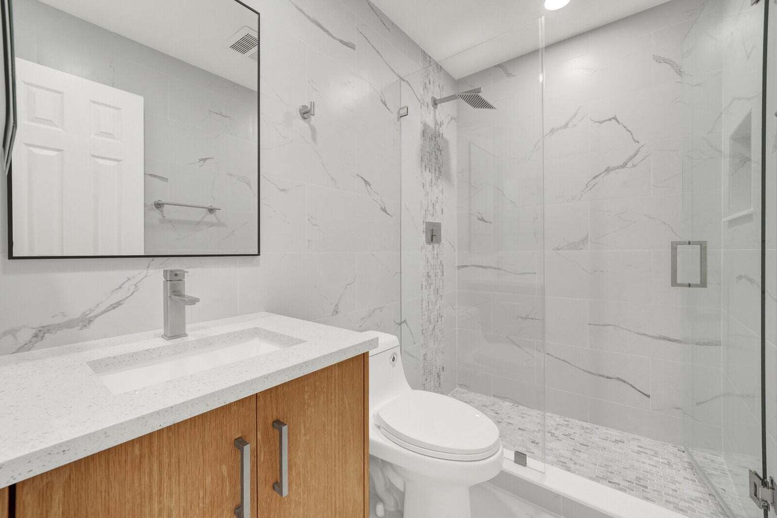 Building Photo - 23392 Country Club Dr E