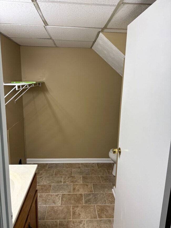 Building Photo - 216 Calumet Dr