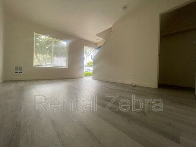 Building Photo - 6702 SE 80th Ave