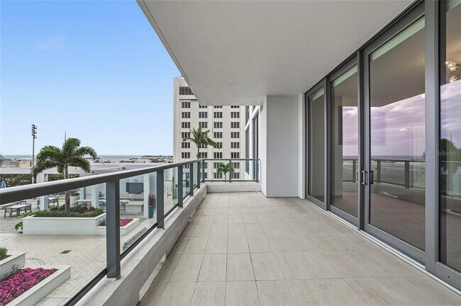 Building Photo - 301 1st St S