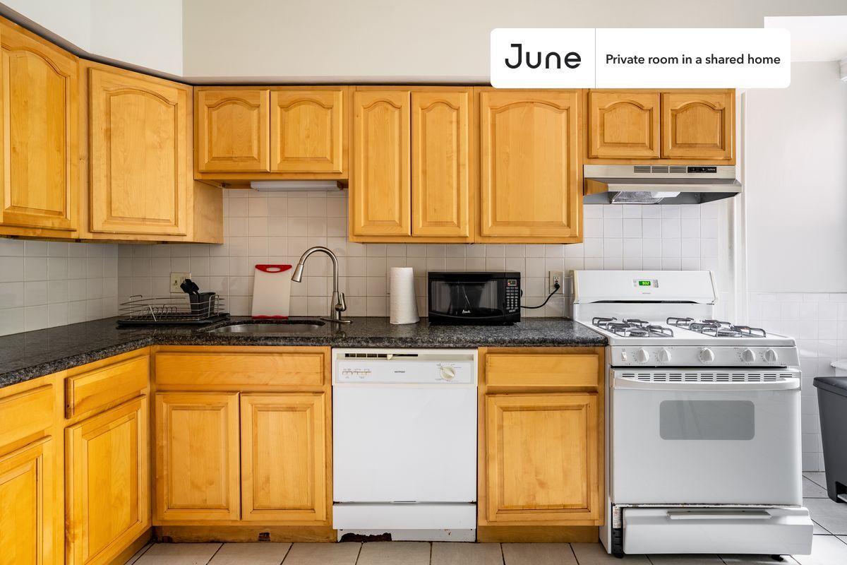 Building Photo - Room in Shared 4 bed/2 bath home in Brookline