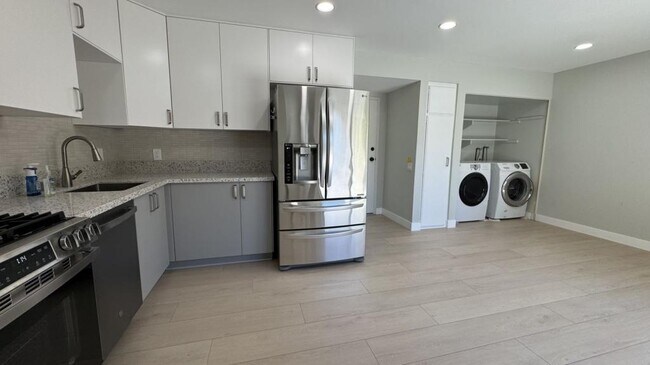 Building Photo - 10541 Caminito Baywood