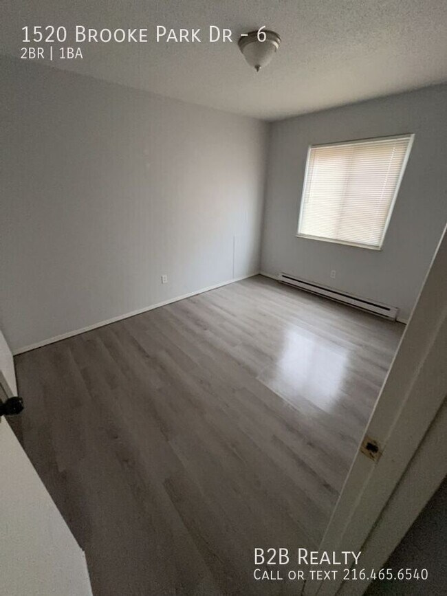 Building Photo - 1520 Brooke Park Dr