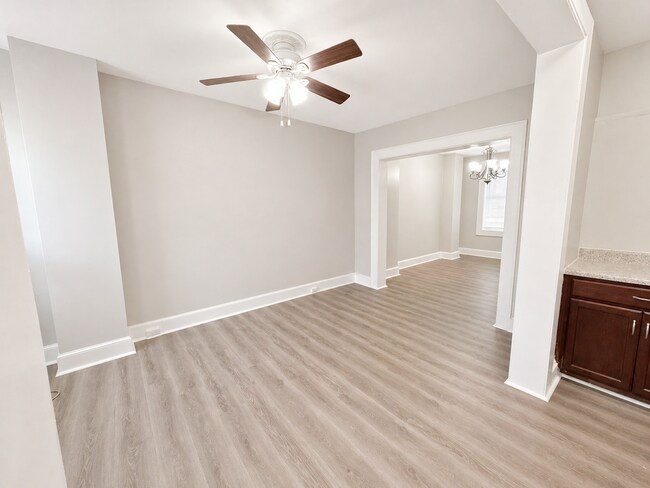 Building Photo - 3 Bedroom Home with Basement, Laundry Area & Bright Living Space