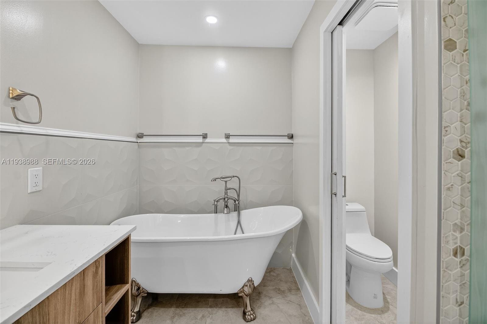 Building Photo - 6090 SW 63rd Ave