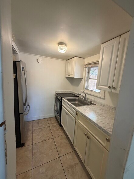 Building Photo - 209 Strawberry Ln