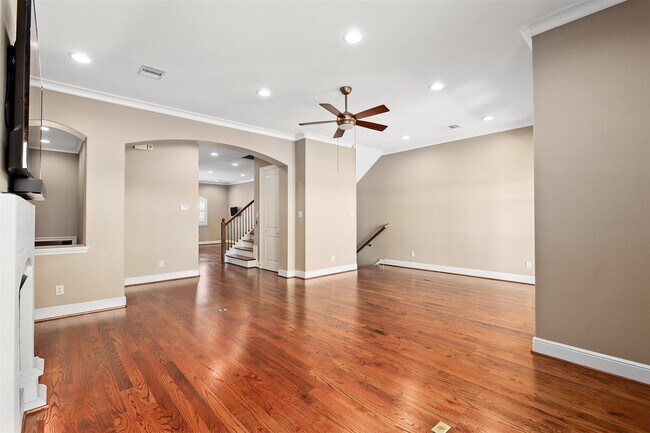 Building Photo - 17 Armand Shore Dr