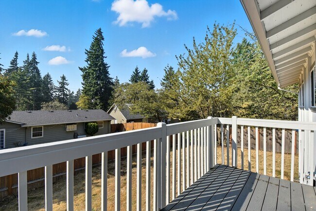 Building Photo - 5Bd/2Ba Bellevue Home