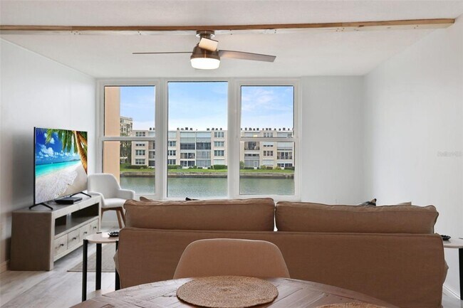 Building Photo - 7560 Bay Island Dr S
