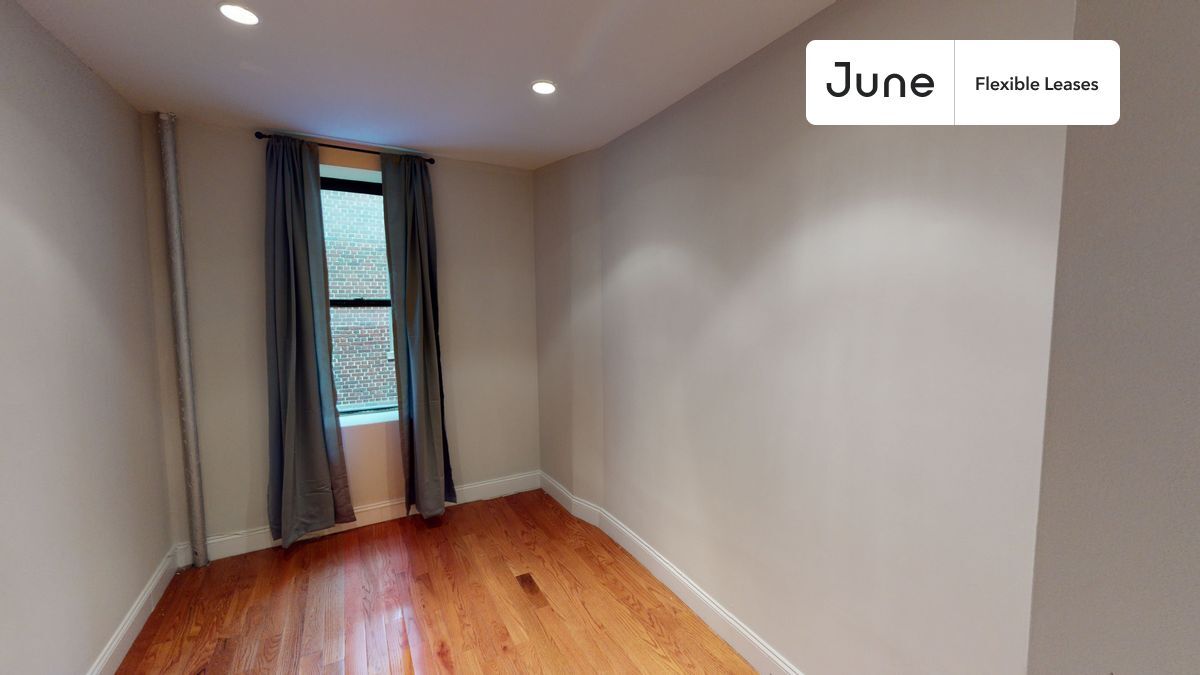 Building Photo - 23 E 109th St