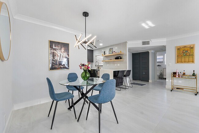 Building Photo - 2678 Carambola Cir N