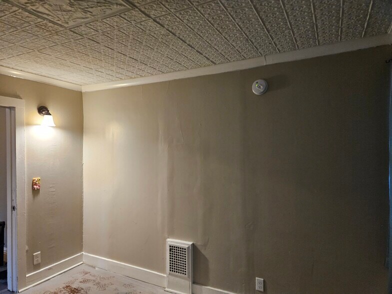 Building Photo - 983 Portland Ave