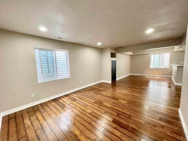 Building Photo - Stunning 4 Bed/4 Bath Home in Banning Lewis Ranch
