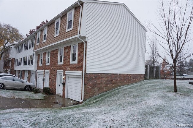 Building Photo - 37680 Charter Oaks Blvd