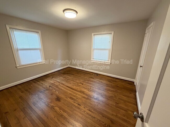 Building Photo - 2331 W Cornwallis Dr