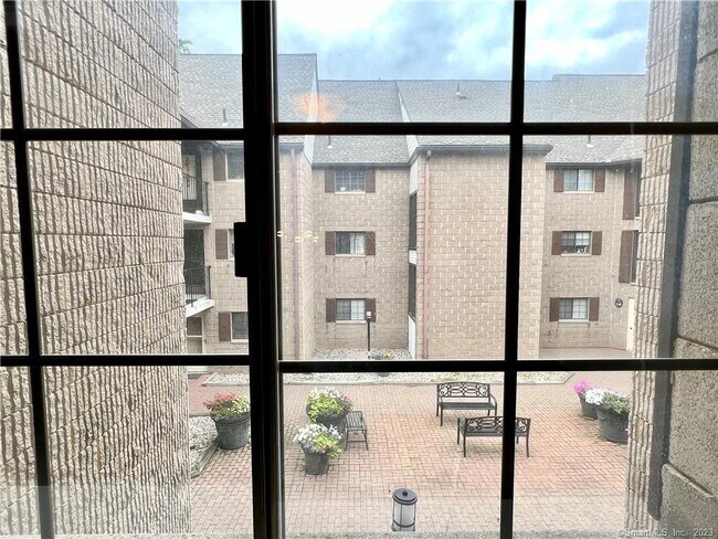 Building Photo - 181 Loomis Dr