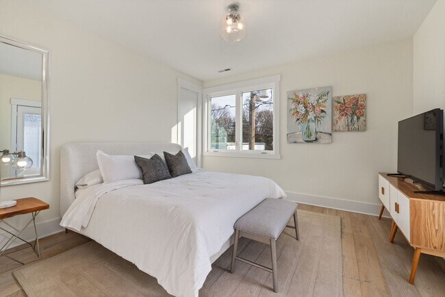 Building Photo - Modern 4-bedroom, 3 bathroom in the heart of Durham