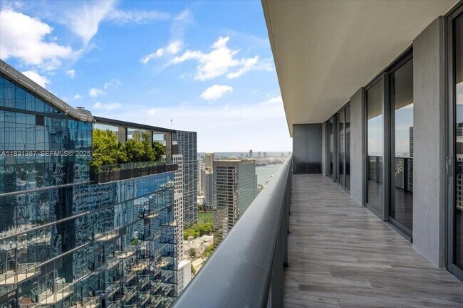 Building Photo - 801 S Miami Ave