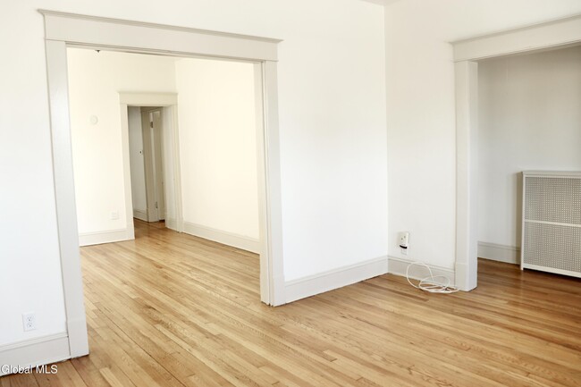 Building Photo - 628 N Pearl St