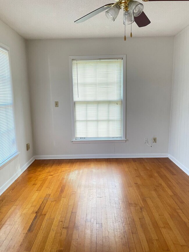 Building Photo - Charming Winter-Ready Home – Yours for $1,825/mo