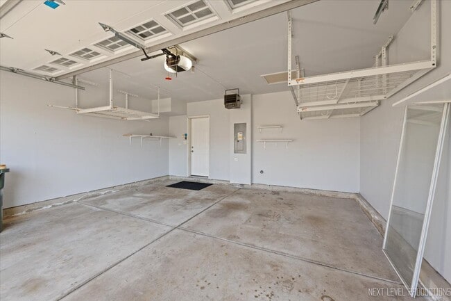 Building Photo - 450 Majestic Ln