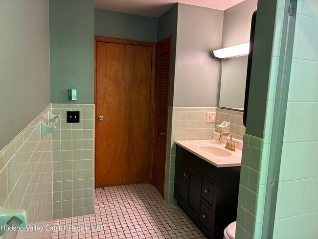 Building Photo - 50 Pleasant View Dr