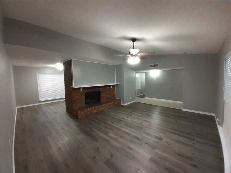 Building Photo - 9022 Millwood Dr