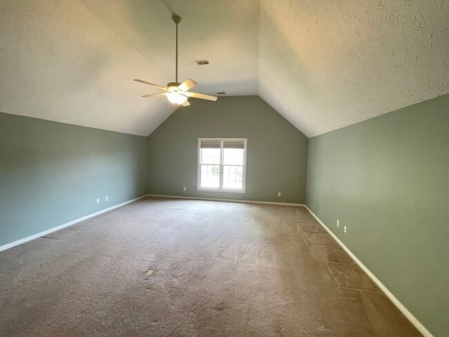 Building Photo - Wynbrooke home with large backyard, 2 car ...