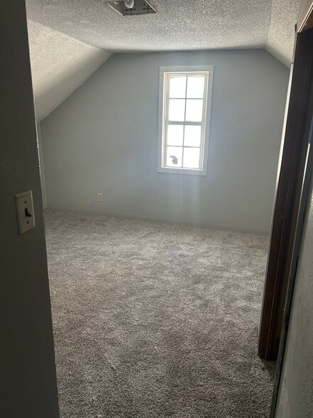 Building Photo - 214 S 4th Ave E