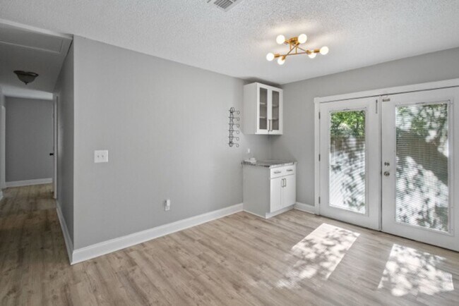 Building Photo - 501 Dona Ave